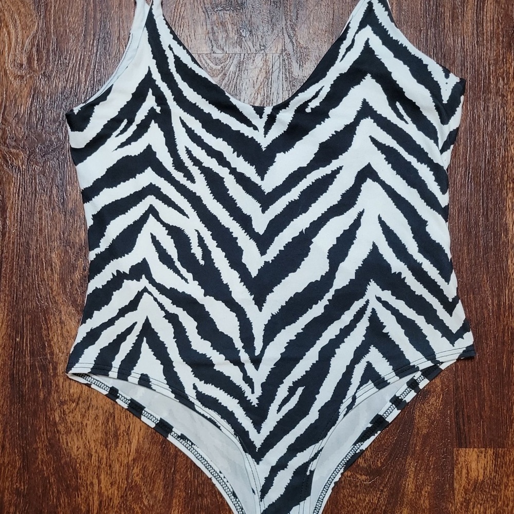 Gaze animal print sleeveless bodysuit